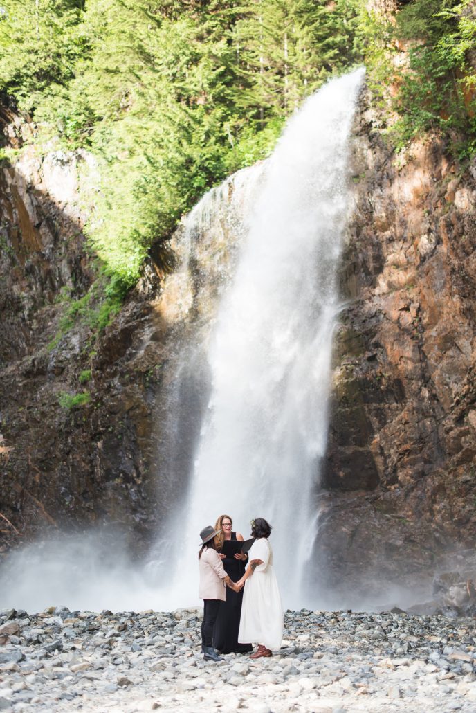 Seattle Wedding Officiants, Franklin Falls Elopement, Elope Seattle, Small wedding, Elaine Way, Jeanne Phinney Photography