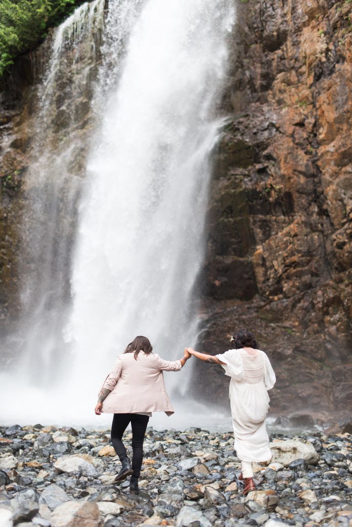 Seattle Wedding Officiants, Franklin Falls Elopement, Elope Seattle, Small wedding, Elaine Way, Jeanne Phinney Photography