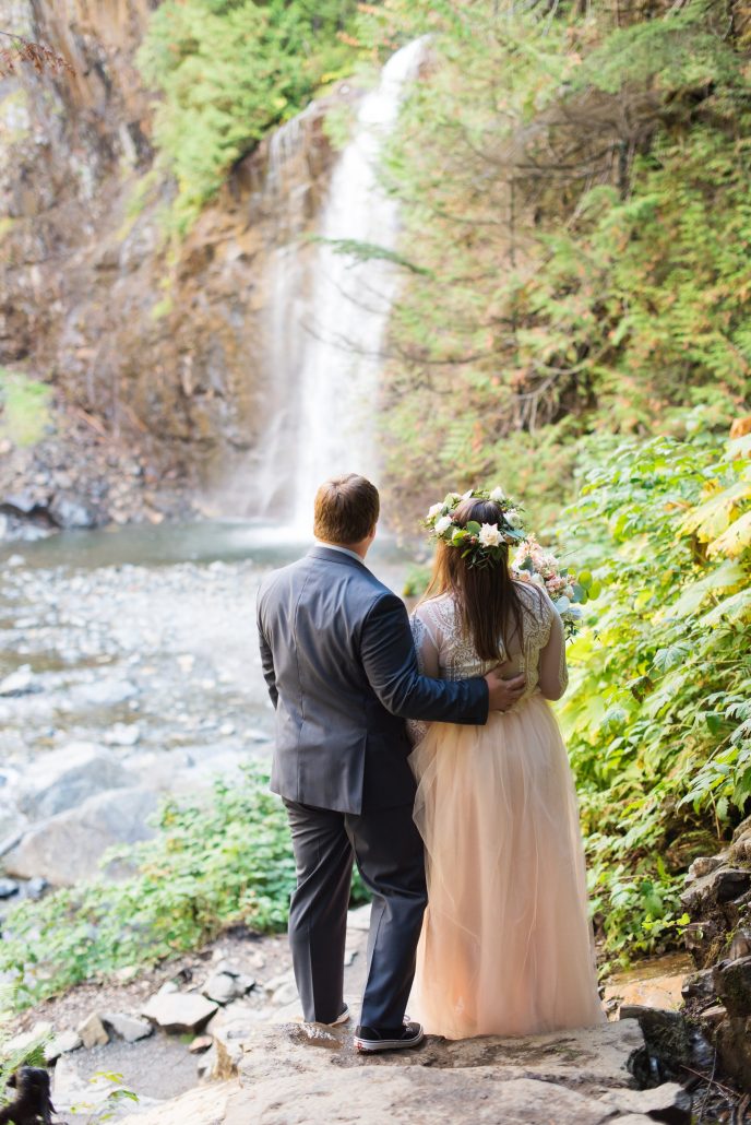 Seattle Wedding Officiants, Seattle Elope, Franklin Falls, Jeanne Phinney Photography, Elaine Way, Elopements Seattle, small wedding